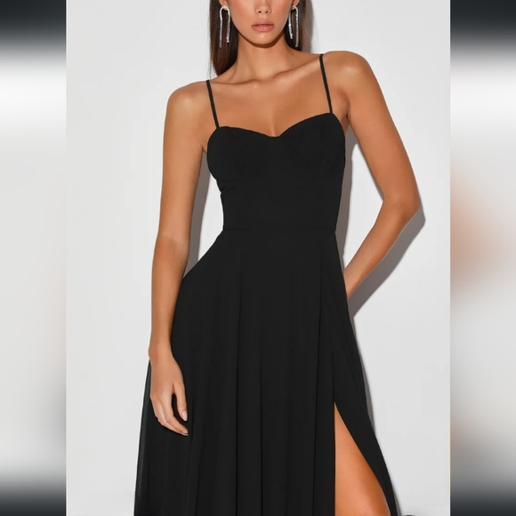 New, Cause for Commotion Black Pleated Bustier Maxi Dress🤍 - Picture 3 of 5